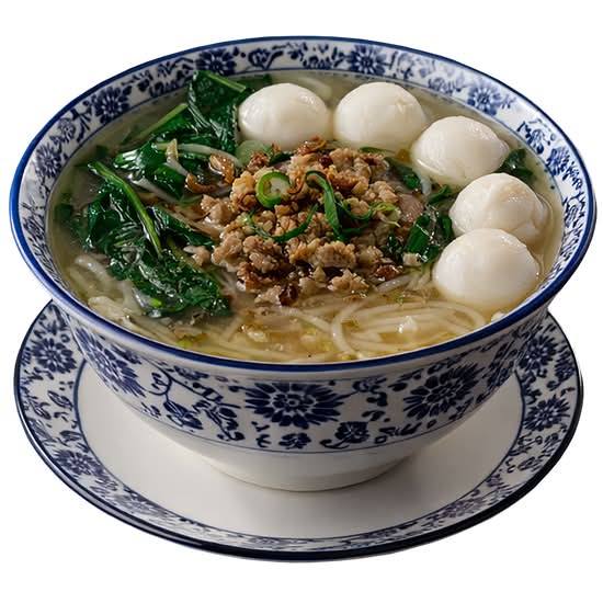 D331 Hor Fun Soup with Mushroom Chicken & Fish Balls 河粉汤（香菇鸡肉碎和鱼丸）